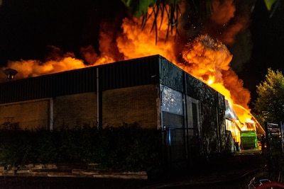 Grote brand legt bowlingcentrum in Leeuwarden in de as: ‘Geen woorden voor’
