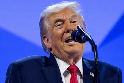 Trump sneert naar Europa en blijft azen op Groenland: ‘We willen slechts een stukje ijs om  wereld te beschermen’