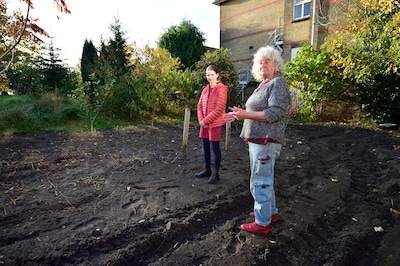 Alexandra schrikt zich rot nadat gemeente haar geliefde tuin heeft gekortwiekt: ‘Slecht van geslapen’