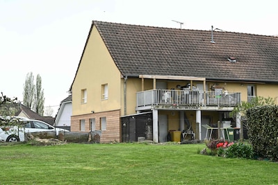 Buurtbewoner hoort kinderstem en slaat alarm: Franse jongen (9) na een jaar gevangenschap uit busje gehaald