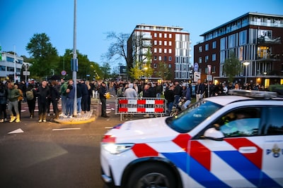 Vuurwerk afgestoken en noodbevel bij nieuwe demonstratie in Loosdrecht