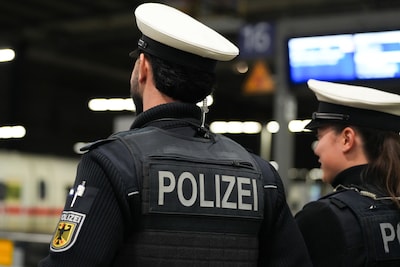 Duitse agenten schieten vermist doof meisje (12) neer dat hen met messen aanvalt