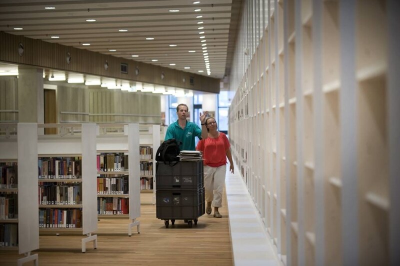 Bibliotheek richt boekenkast Rozet in | Regio | De Gelderlander.nl