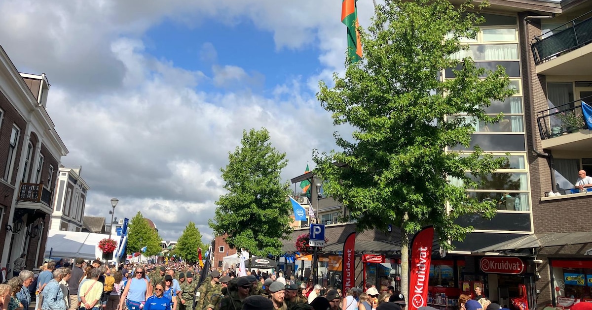 Duizenden wandelaars trekken door Overbetuwe: ‘De blaren beginnen te komen’