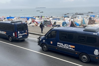 Spaanse politie begint met ontruiming groot migratenkamp Ceuta