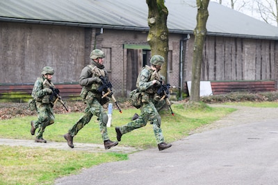 Aan de slag als reservist onder werktijd: bij steeds meer bedrijven kan het