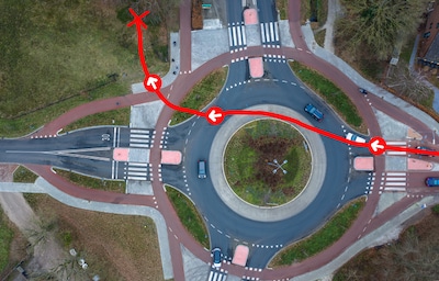 Kinderen wachten op verlichte trekkers, dan vliegt auto over rotonde in Nunspeet: hoe kon dit mis gaan?