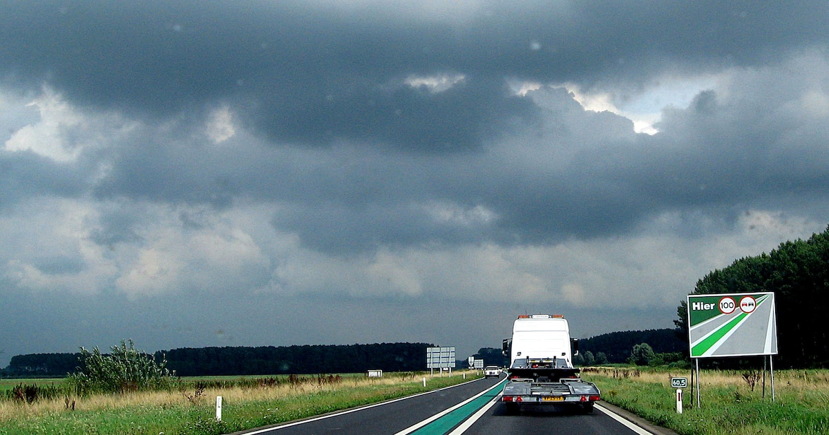 Snelweg bij Elspeet dicht na ongeval: verkeer moet omrijden.