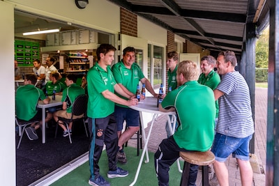 Buren in Overlangel blijven procederen, ook nu de voetbalclub vertrekt: ‘Het is niet paviljoen weg, 