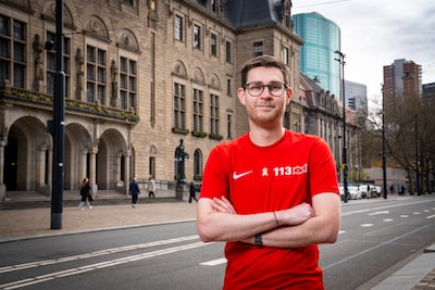 Kjell (23) wilde einde aan zijn leven maken, nu loopt hij de marathon: ‘Het taboe moet eraf’