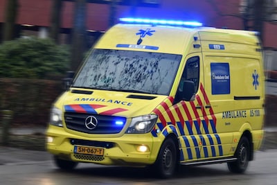 Mag je door rood rijden als er een ambulance, brandweerauto of politie achter je opduikt?