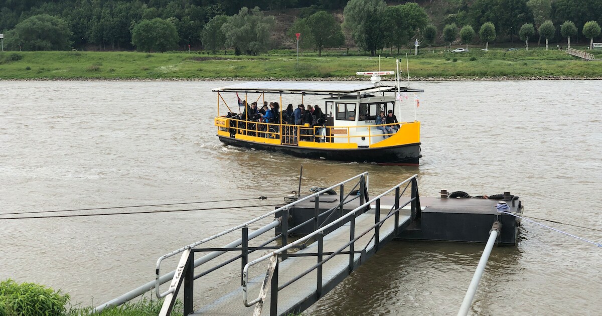 Drielse Veer vaart vrijdag weer; ’s ochtends zijn half uur lang alleen scholieren met mondkapje welk