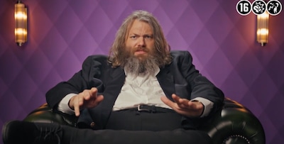 ‘Terror’ Jaap (43) verrast met nieuwe look in eerste beelden House of Villains: ‘Steek haar zo een mes in de rug’