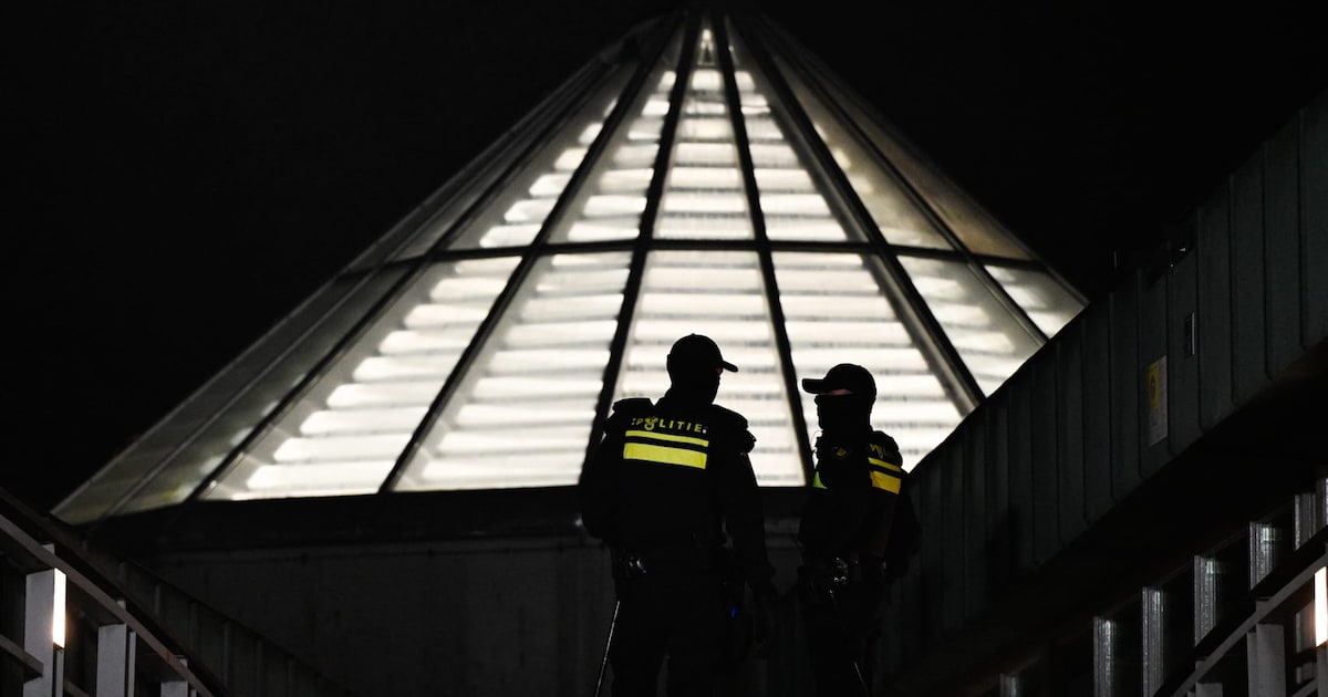 Politie dringt bezet Rad­boud-ge­bouw Nijmegen binnen, sprake van gevaarlijke situatie