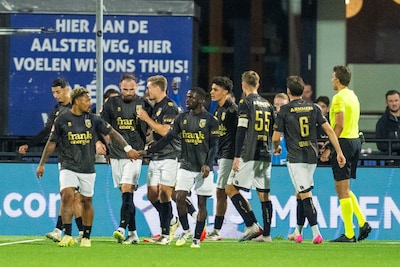 Vitesse ontketent zich na vertraging: ruime zege in Eindhoven