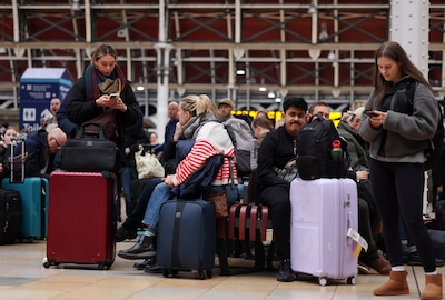Twintig gewonden, onder wie meisje van drie, bij aanval met pepperspray op luchthaven Londen