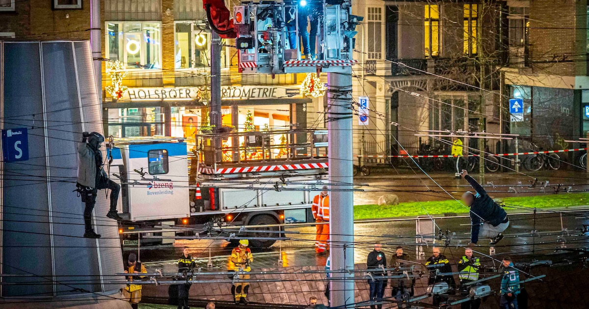 Agenten hebben handen vol aan verwarde mensen, nieuwe plannen gaan dat ...