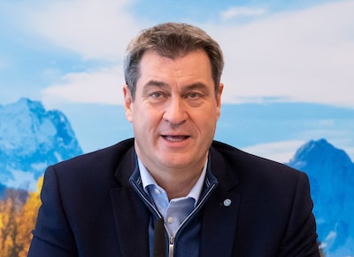 Beierse deelstaatpremier noemt leden AfD ‘hofnarren van Poetin’