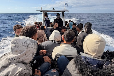 Griekse kustwacht ontdekt 18 doden op onbestuurbare migrantenboot voor kust Kreta