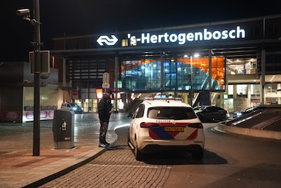 Man loopt steekwonden op bij beroving treinstation Den Bosch