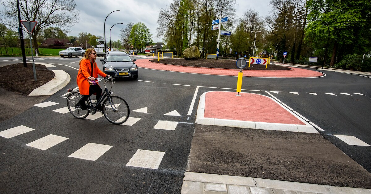 De weg kwijt in je eigen dorp: ‘Vijftien rotondes, absurd toch, vind je ...