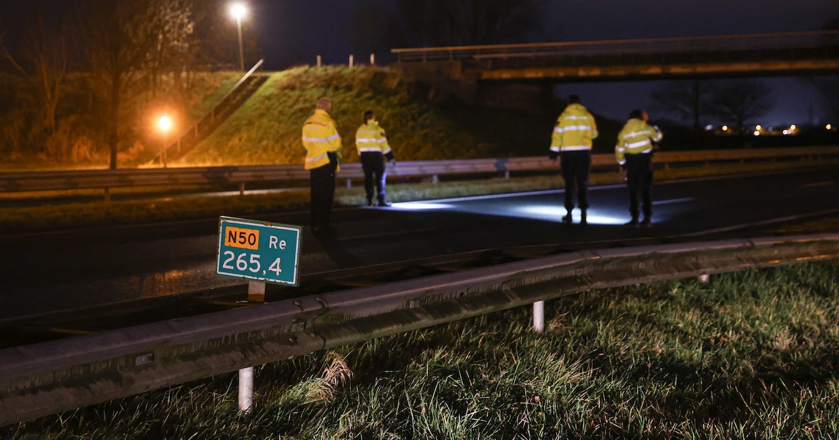 Opmerkelijk ongeluk op N50: man (43) en vrouw (40) gewond na aanrijding ...
