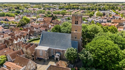 Buurtbewoner bij kerk wil dat nachtelijk klokkengelui stopt, maar dorp richt zich tegen klager