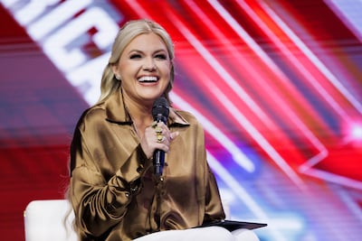 Weduwe Charlie Kirk vecht voor rust binnen Maga‑achterban: ‘Stop, dat is alles wat ik te zeggen heb’