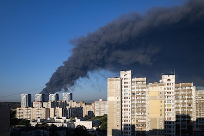 Catastrofe in Kyiv: 37 doden nadat munitiedepot bij woonwijk ontploft door Russische aanval