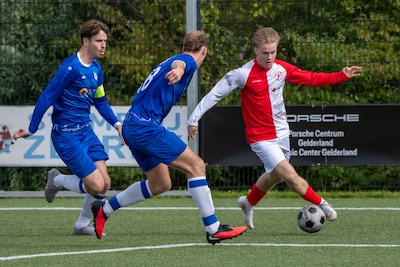 Overtuigende zeges De Bataven en RKHVV • Eerste overwinning DVOL in tweede klasse • HAVO draait het 