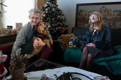 Bekend dakloos stel viert kerst eindelijk weer in een eigen huis: ‘Het is hier heerlijk!’