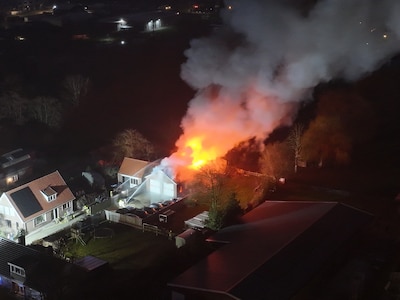 Uitslaande brand in loods in Dreumel