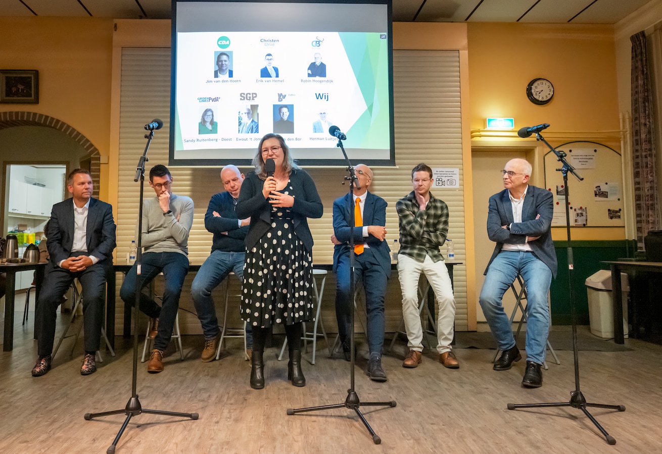 Publiek hoopt op vuurwerk bij debat over rondweg Putten, maar knal ...