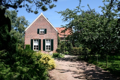Boswachters houden cultuurhistorische wandeling bij ’t Walfort in Aalten