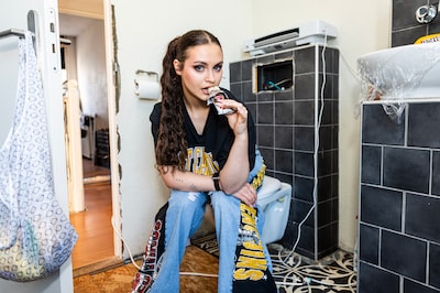 Praten over menstruatie is nog steeds taboe, dus zingt Daya (25) erover: ‘Dit is wie wij vrouwen zijn’