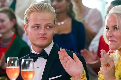 Zoon Noorse kroonprinses Mette-Marit mag even cel uit om zieke moeder te bezoeken