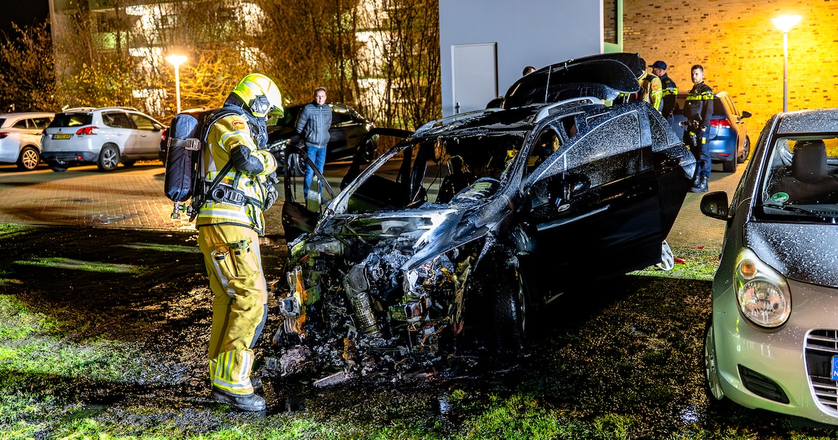 Auto gaat midden in de nacht in vlammen op in Nijmegen