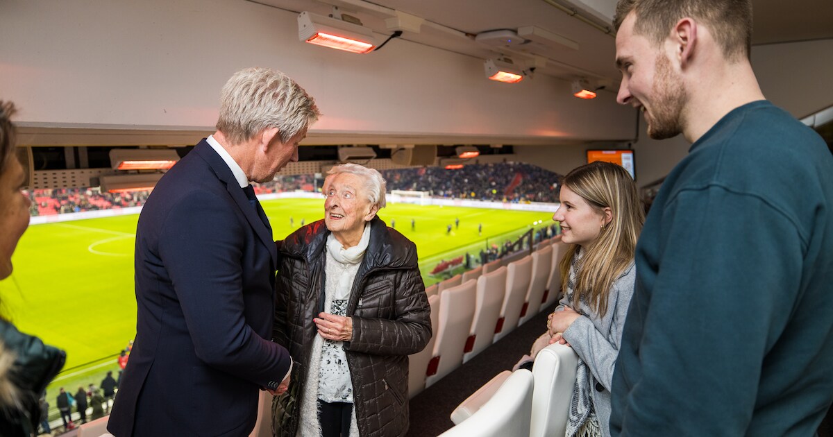 Oudste fanatieke supporter van PSV overleden: Doortje (106) uit Aalten ...