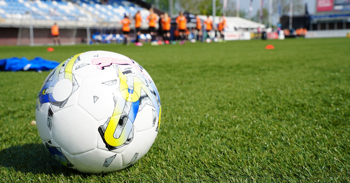 Voetbalteams van azc’s uit Brabant en Limburg komen samen in Budel-Dorplein