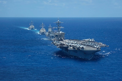 USS Abraham Lincoln komt aan met 5000 militairen en 90 straaljagers: Trump waarschuwt Iran