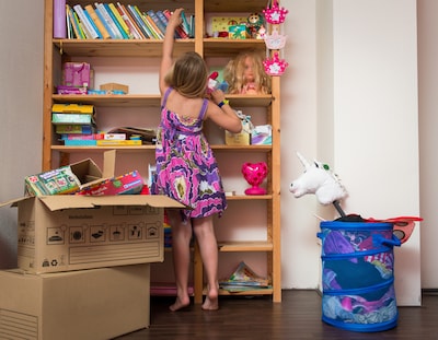 Baby’s moeten honderden kilometers verderop wonen vanwege enorm tekort pleegouders