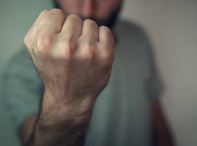 Man (34) die hulpverlener en bewindvoerder bedreigde, mag nu tóch naar huis