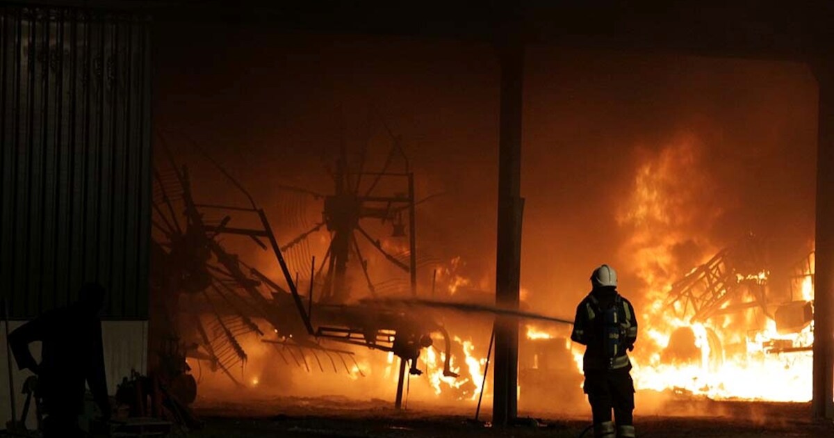 12 machines vernield bij schuurbrand in Persingen