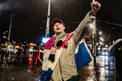 Omstreden demonstrant Max laat van zich horen: ‘Ik ben echt op de vlucht, ik kom niet terug naar Nederland’