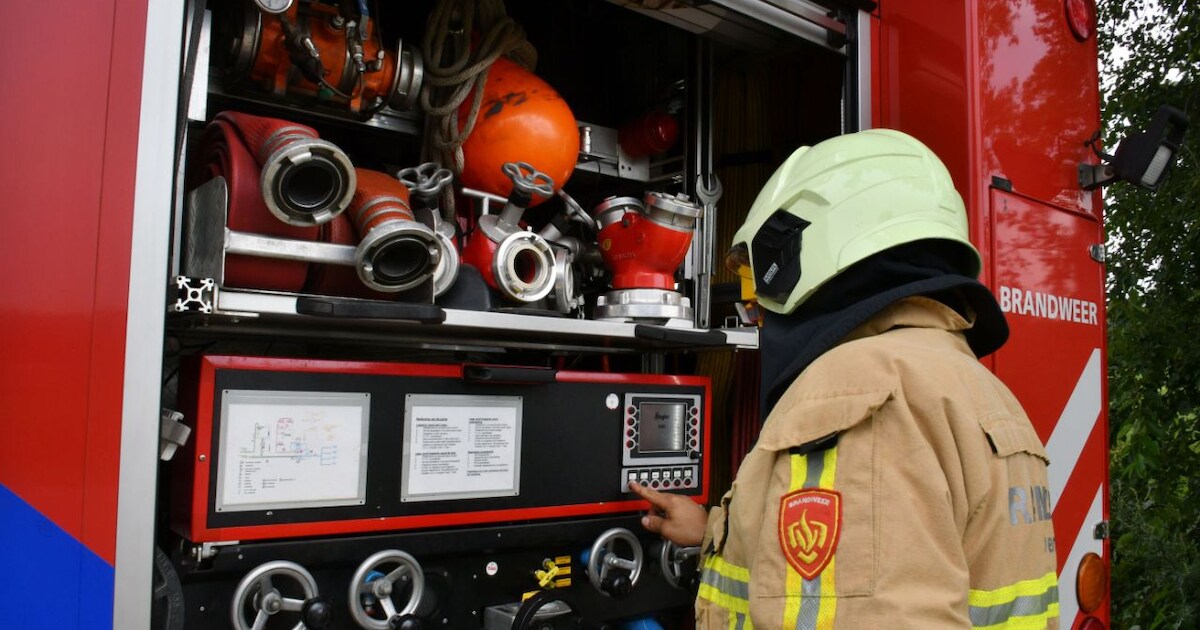 Brand in de brandweerkazerne: alerte voorbijgangers waarschuwen brandweerlieden