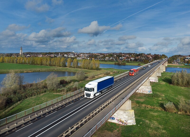 Nog jarenlang in de file voor de Rijnbrug: wanneer wordt-ie nu ...