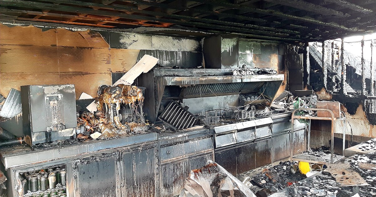 Niets over van frietkraam bij Loosdrechtse Plassen: ‘Het is verschrikkelijk’