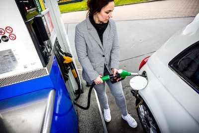 Benzineprijs zal ‘mondjesmaat’ zakken door staakt-het-vuren Midden-Oosten