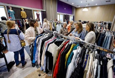 Modeshow en verkoop tweedehands kleding in Duiven
