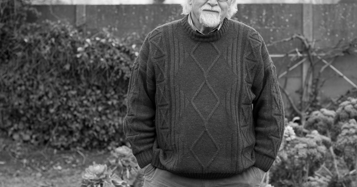 Rien (80) wilde de wereld wakker schudden met zijn pen: ‘Wees kritisch, ook op jezelf’